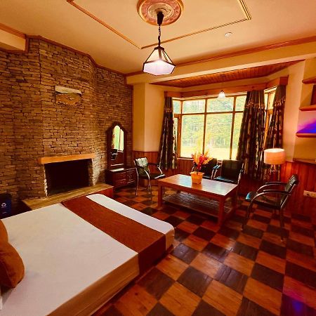 Woods Villa- A Luxury Mountains View Cottages Manali  Bagian luar foto