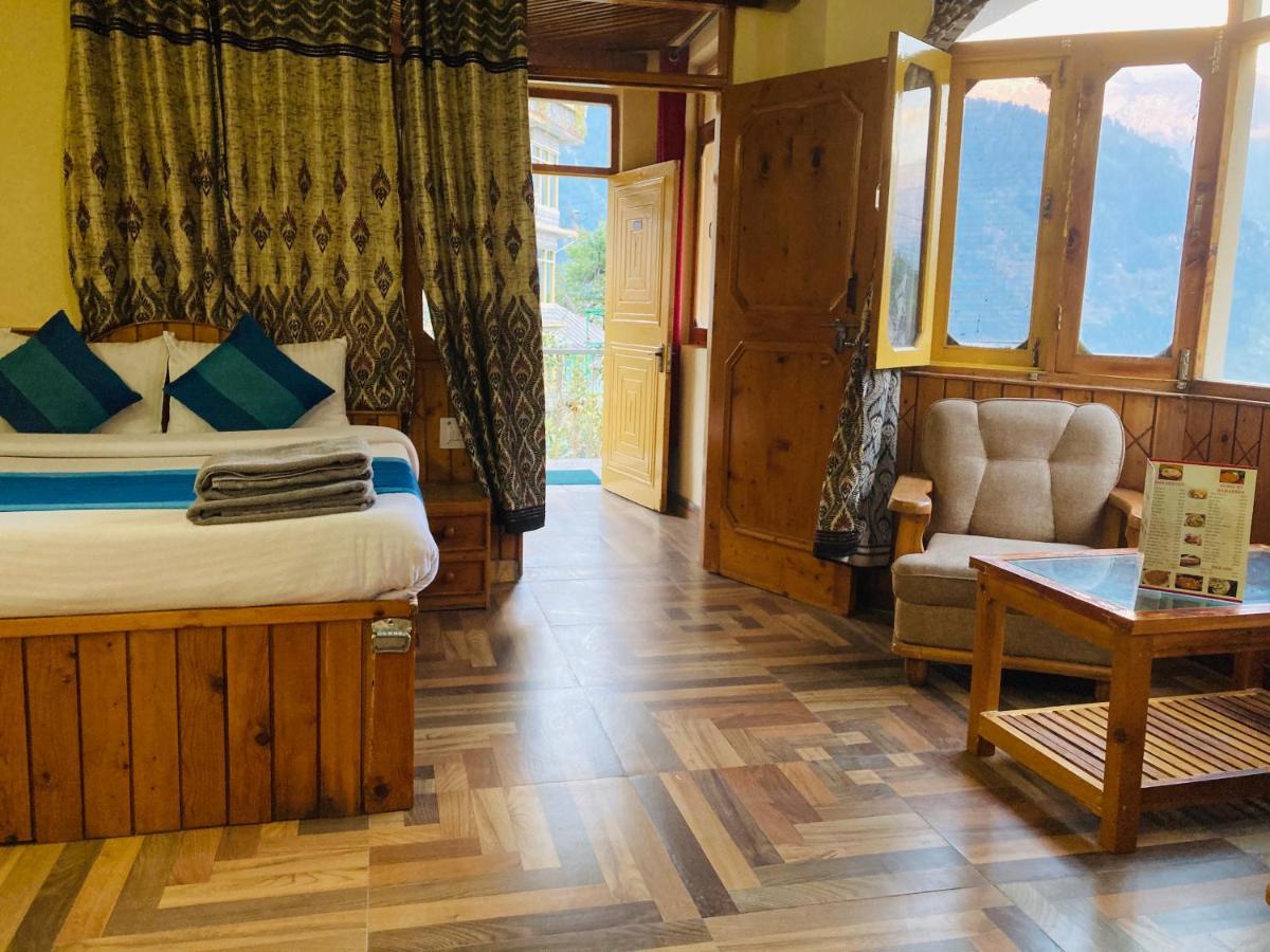 Woods Villa- A Luxury Mountains View Cottages Manali  Bagian luar foto