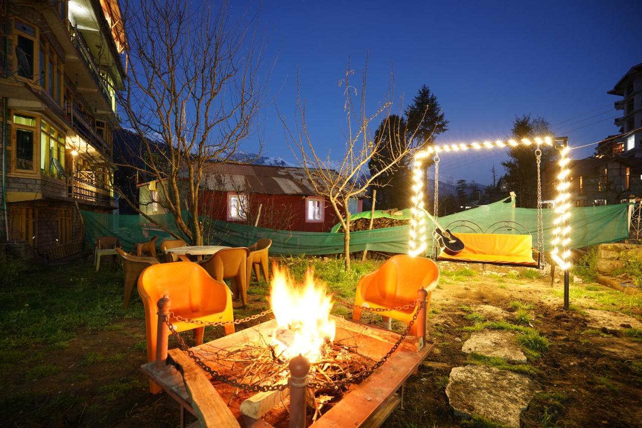 Woods Villa- A Luxury Mountains View Cottages Manali  Bagian luar foto