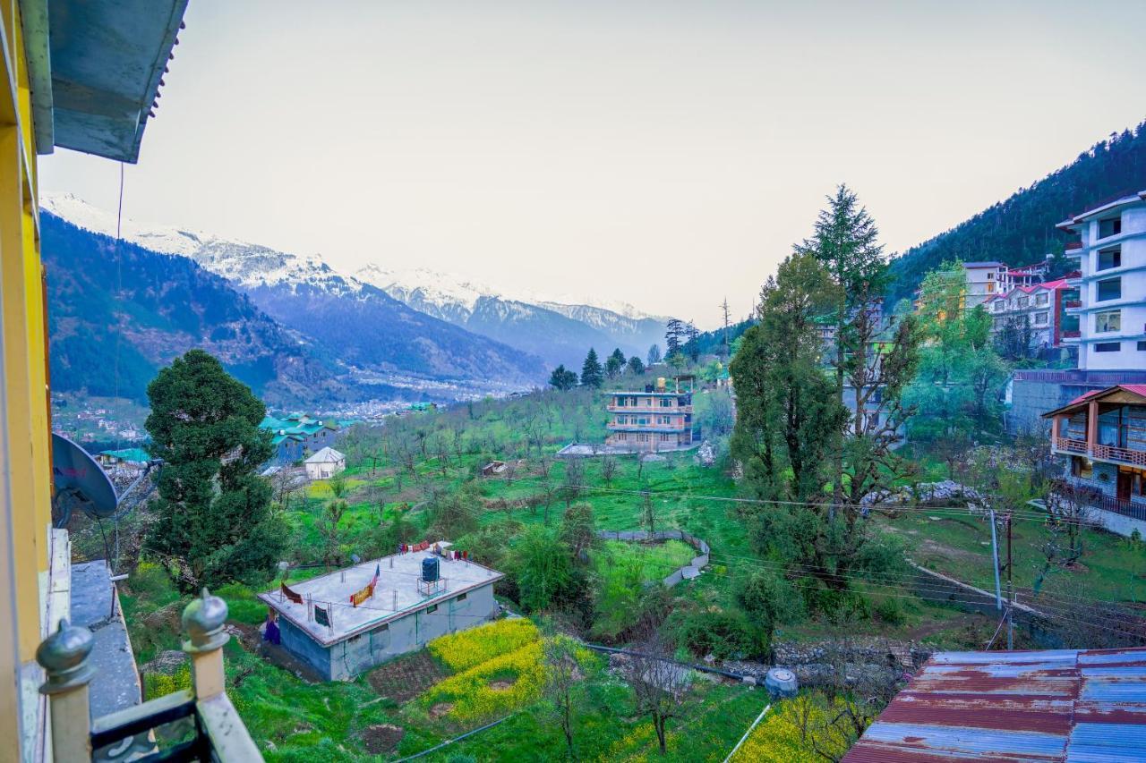 Woods Villa- A Luxury Mountains View Cottages Manali  Bagian luar foto