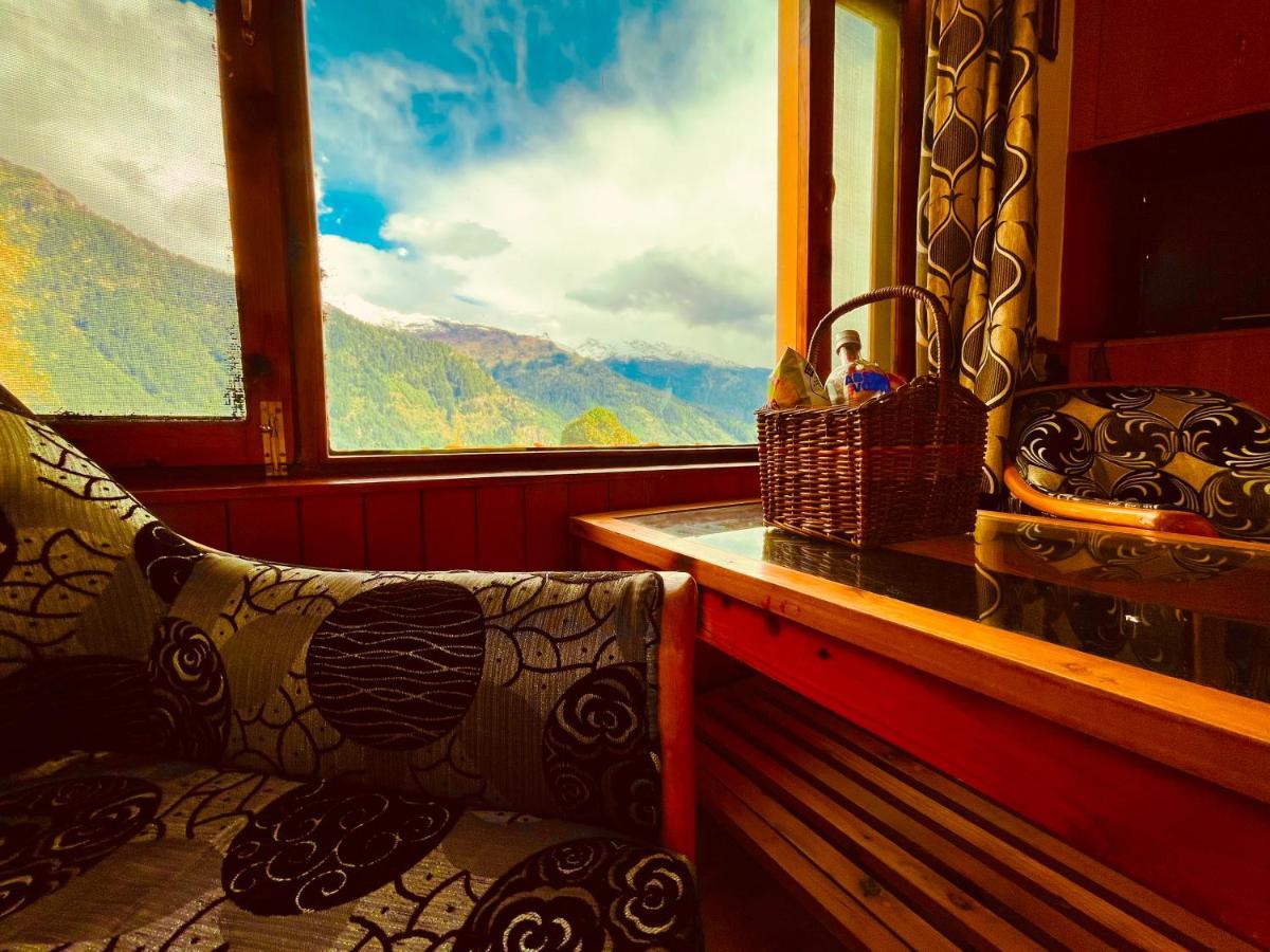 Woods Villa- A Luxury Mountains View Cottages Manali  Bagian luar foto