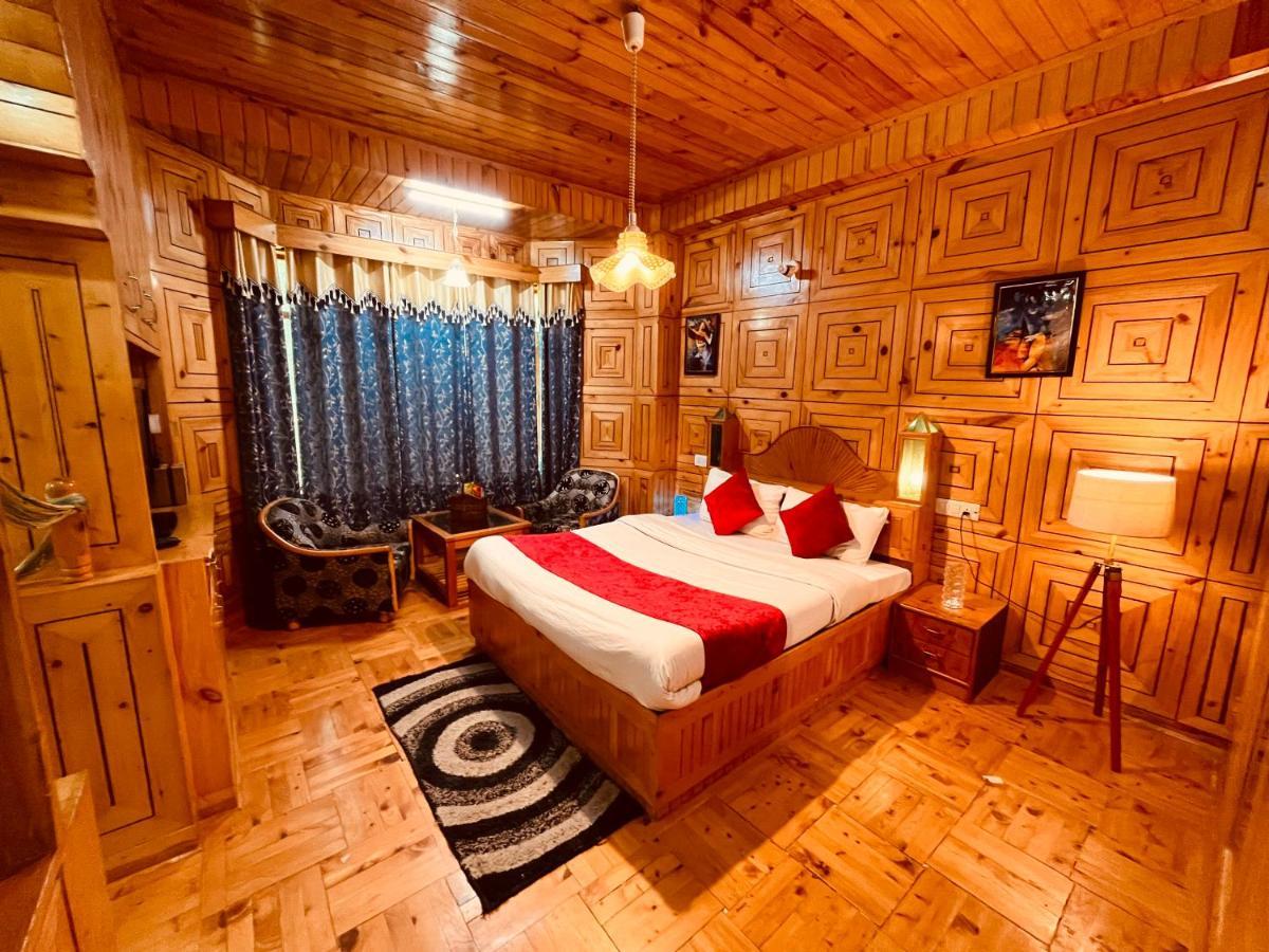 Woods Villa- A Luxury Mountains View Cottages Manali  Bagian luar foto
