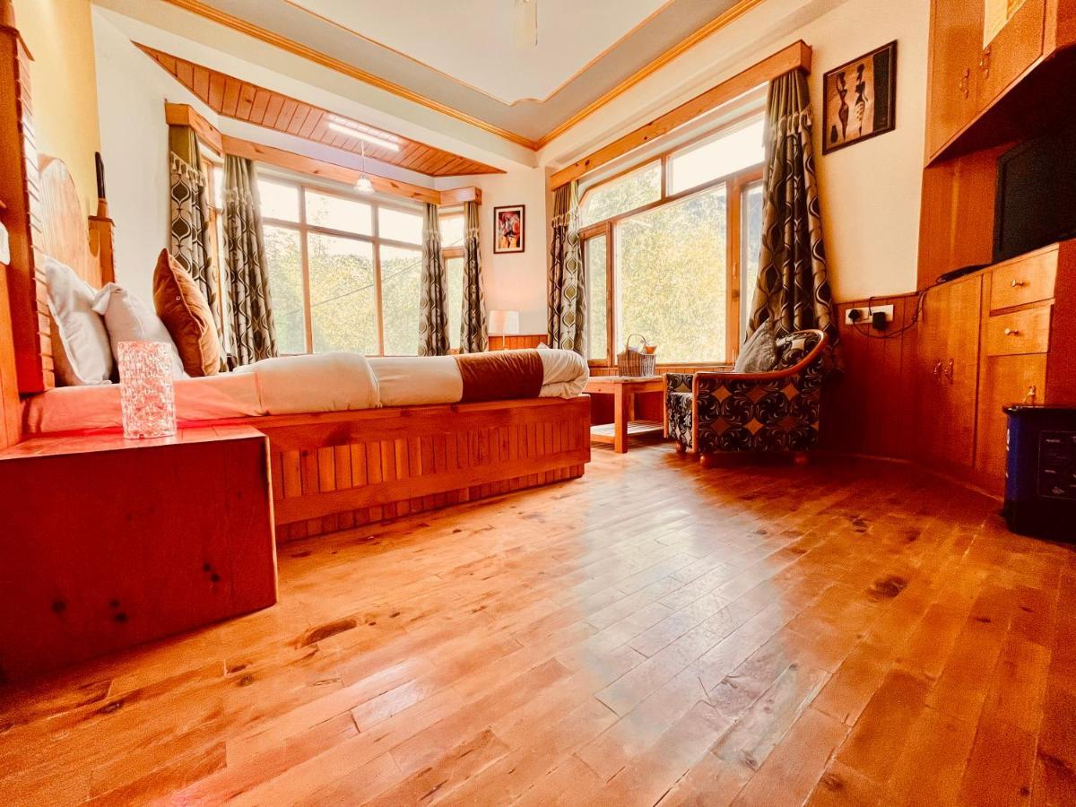 Woods Villa- A Luxury Mountains View Cottages Manali  Bagian luar foto