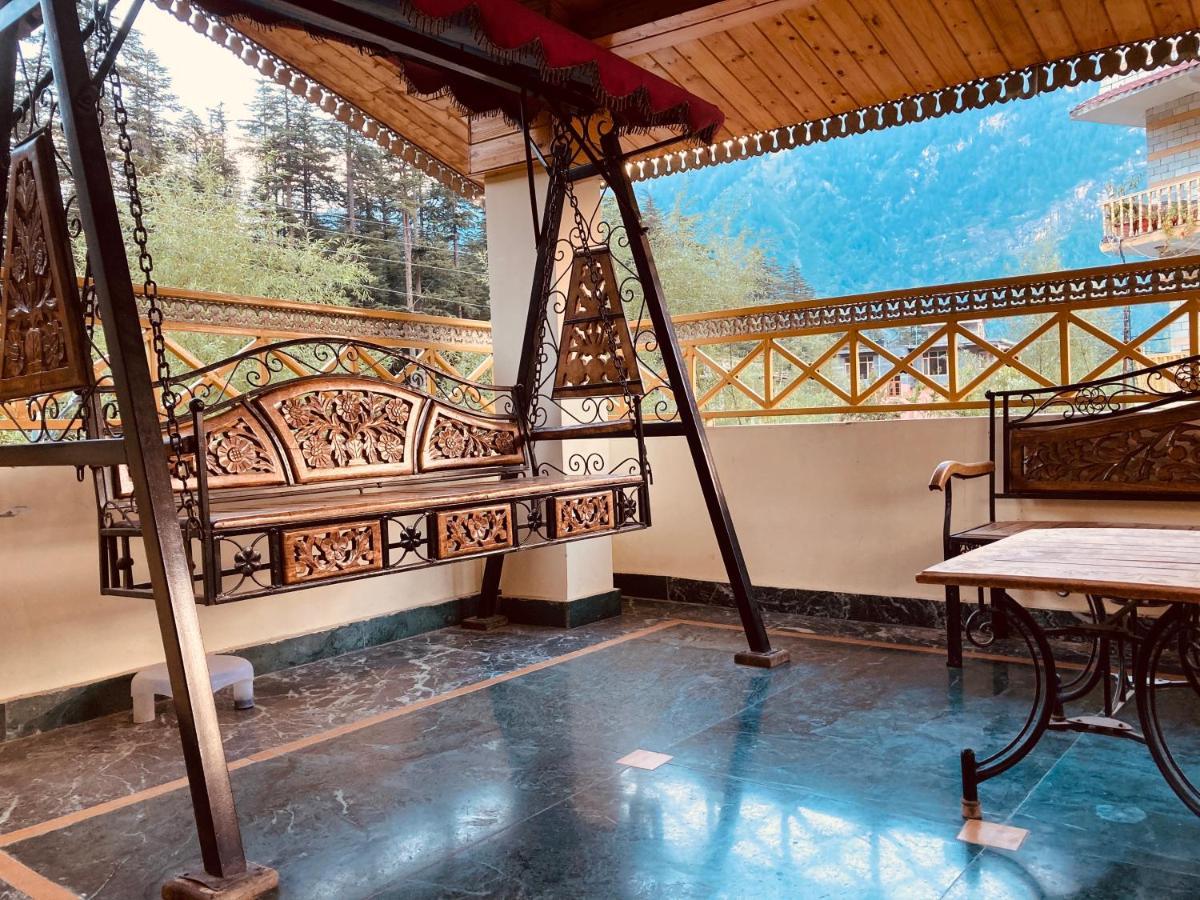 Woods Villa- A Luxury Mountains View Cottages Manali  Bagian luar foto
