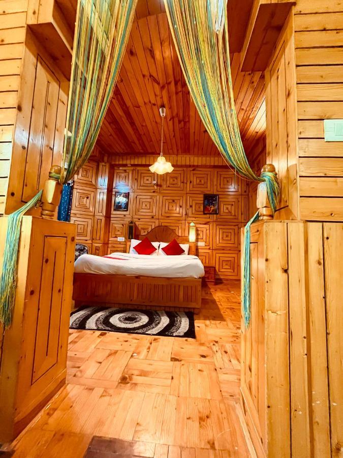 Woods Villa- A Luxury Mountains View Cottages Manali  Bagian luar foto
