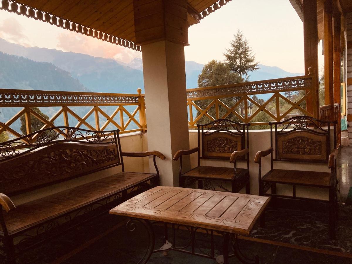 Woods Villa- A Luxury Mountains View Cottages Manali  Bagian luar foto