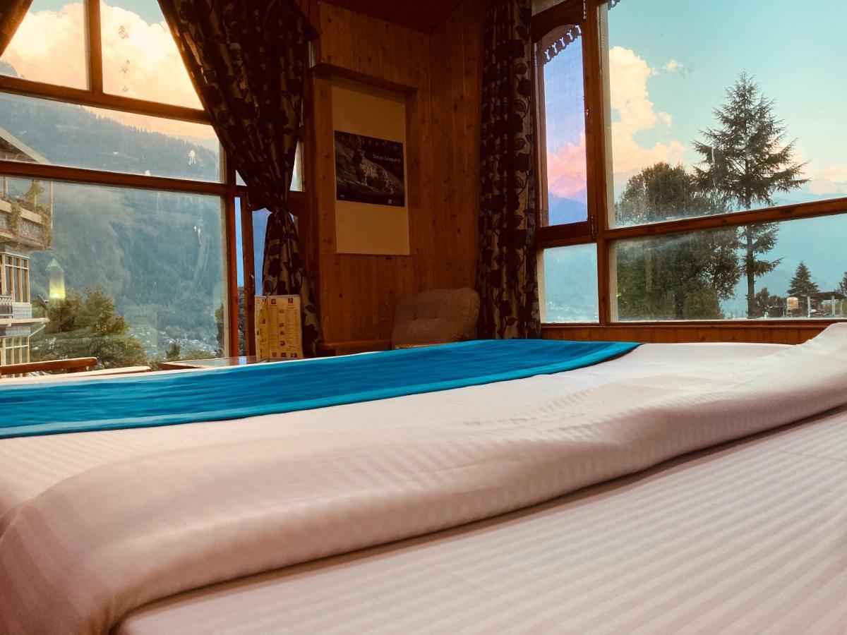 Woods Villa- A Luxury Mountains View Cottages Manali  Bagian luar foto