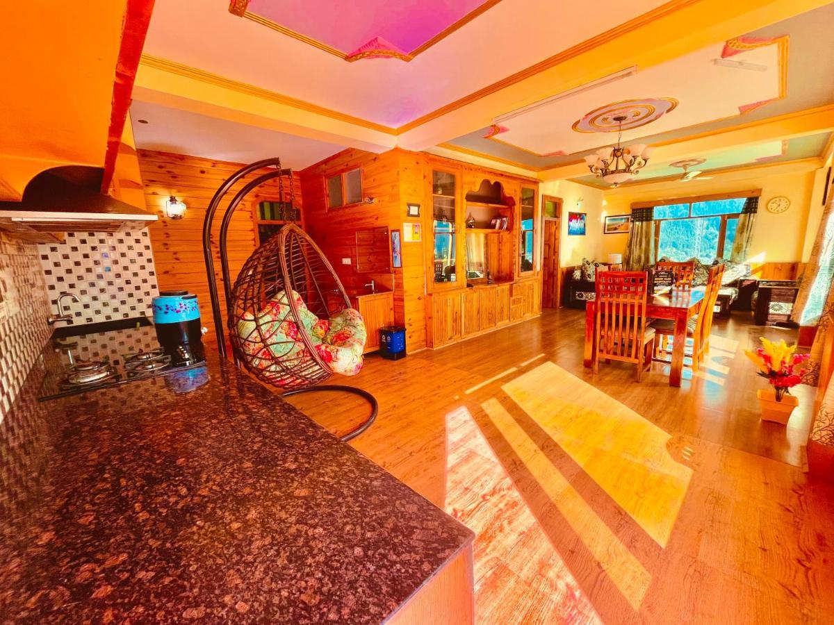 Woods Villa- A Luxury Mountains View Cottages Manali  Bagian luar foto