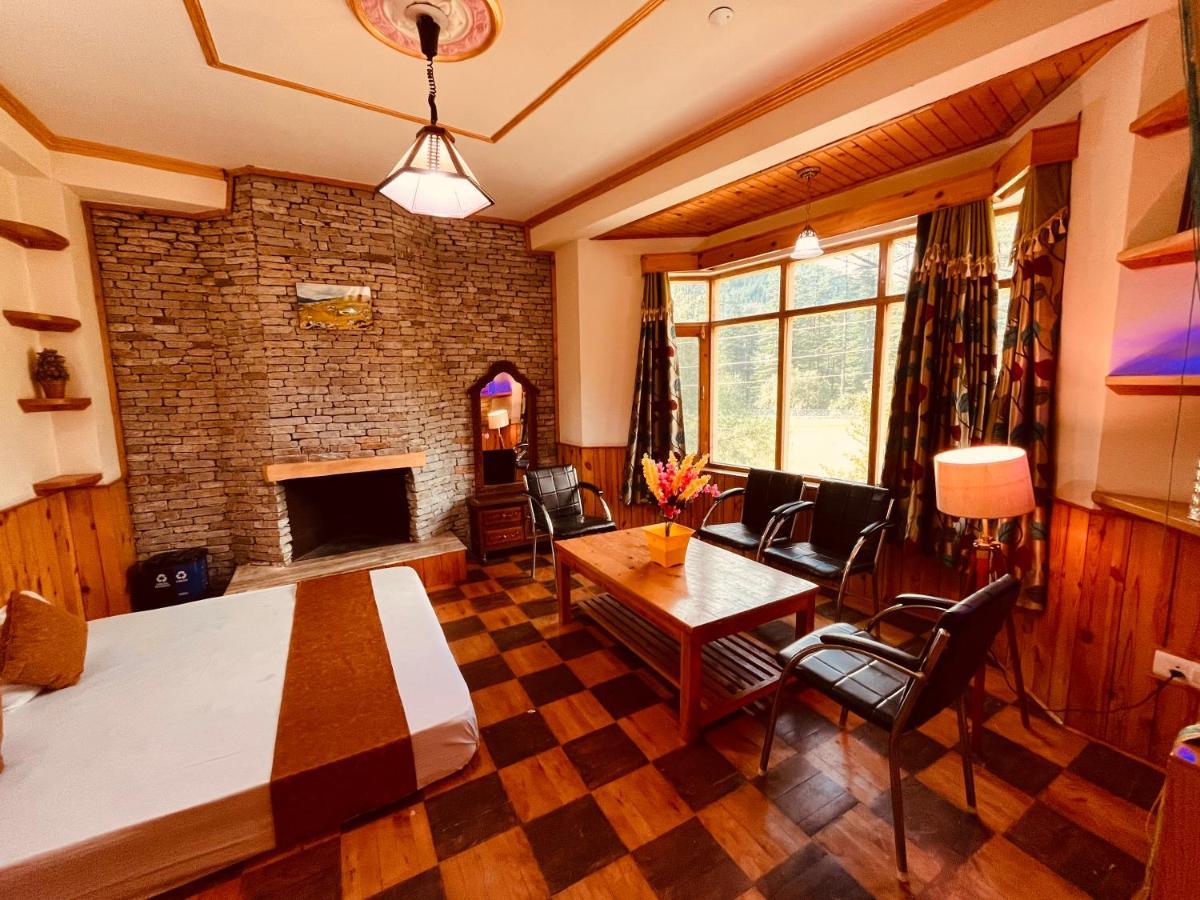 Woods Villa- A Luxury Mountains View Cottages Manali  Bagian luar foto