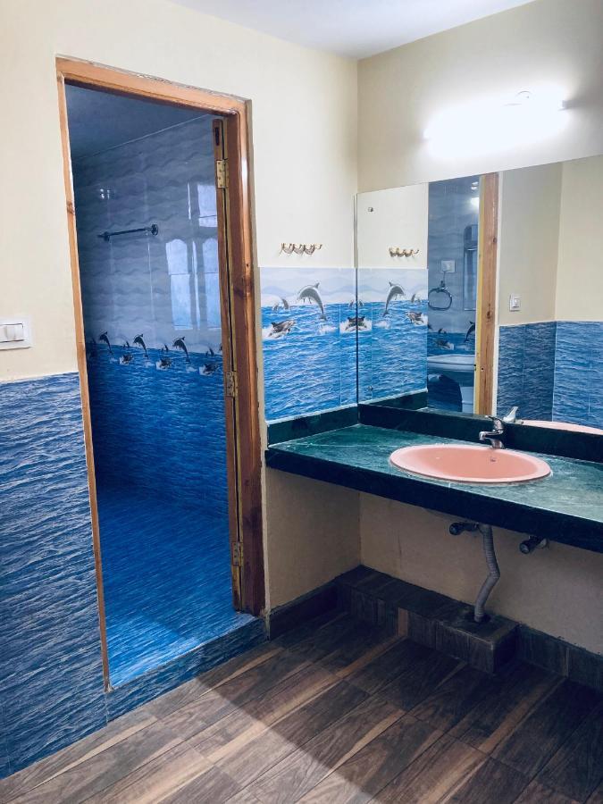 Woods Villa- A Luxury Mountains View Cottages Manali  Bagian luar foto