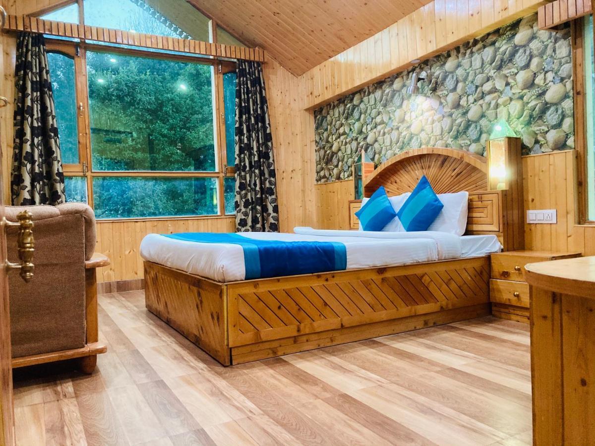 Woods Villa- A Luxury Mountains View Cottages Manali  Bagian luar foto