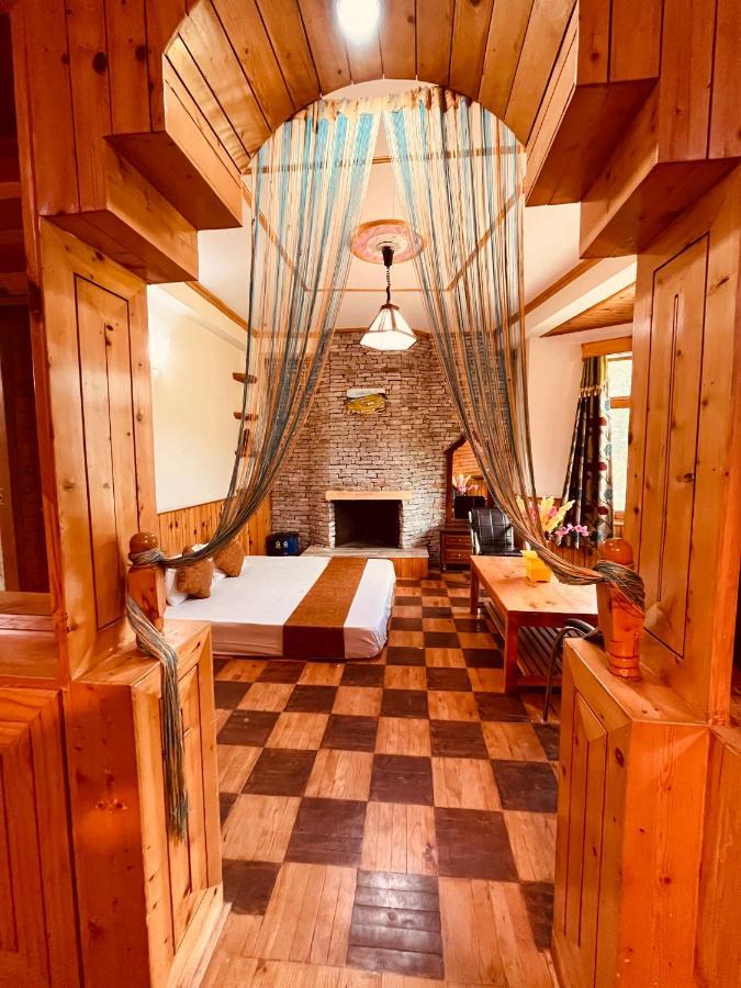 Woods Villa- A Luxury Mountains View Cottages Manali  Bagian luar foto
