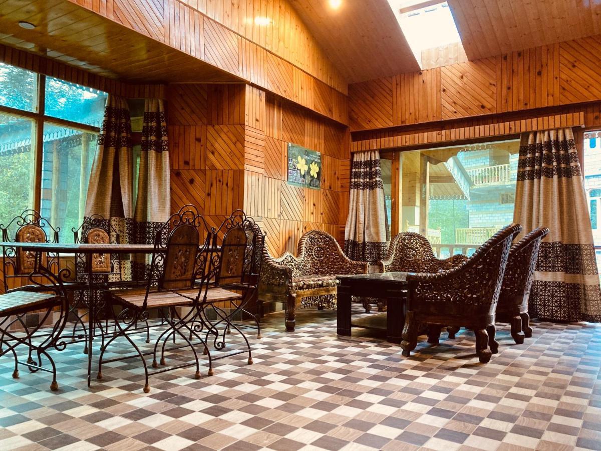 Woods Villa- A Luxury Mountains View Cottages Manali  Bagian luar foto