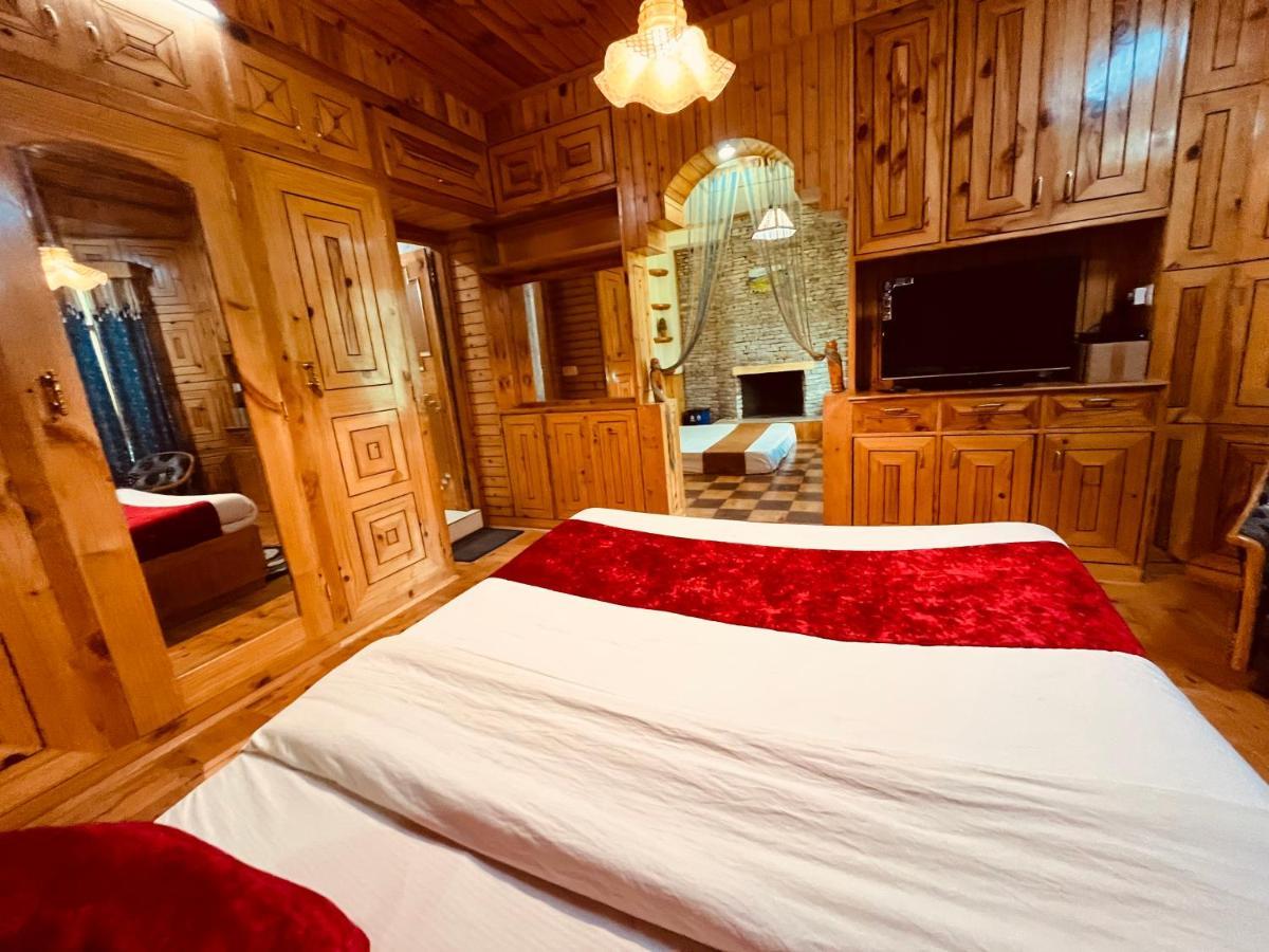 Woods Villa- A Luxury Mountains View Cottages Manali  Bagian luar foto